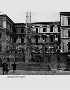 1. Bari, Cortile dell`Arcivescovado, gennaio 1960. - Puglia In